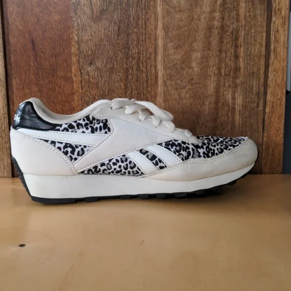 Reebok 7.5 shoe - Picture 4 of 8